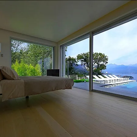 Sleeps 8 Pool Air Con Wifi