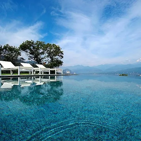 Sleeps 8 Pool Air Con Wifi *