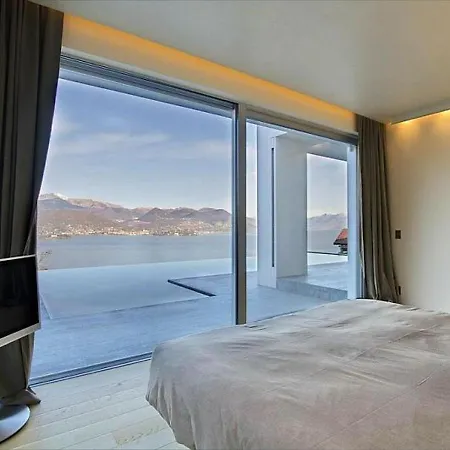 Sleeps 8 Pool Air Con Wifi Стреза